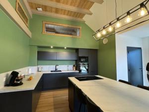 La Flânerie, spacieux loft au calme avec jacuzzi