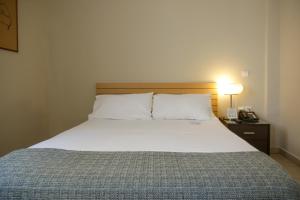 Single Room with City View  and Balcony room in Astoria