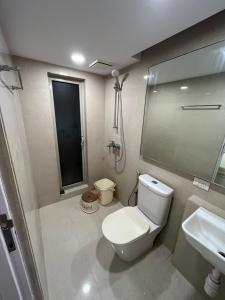 Picturesque LakeView Studio Apartment Hiranandani Estate Thane