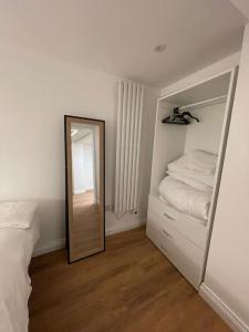 DelRae Apartments