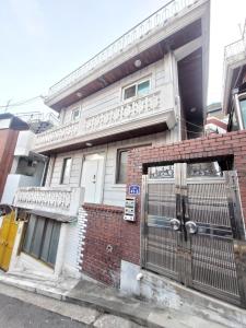 Newly Renovated Modern Home #11