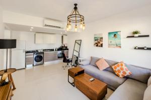 Cordial & Cozy 1 BDR G Cribs