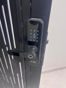 شقة بغرفة نوم وصالة ومطبخ 3