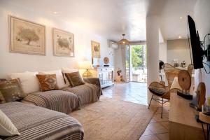 Maisons de vacances Superbe maison avec piscine en plein coeur du village : photos des chambres