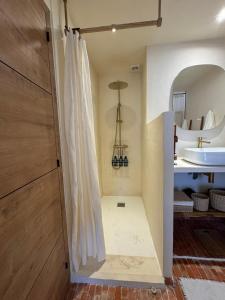 Maisons de vacances Superbe maison avec piscine en plein coeur du village : photos des chambres