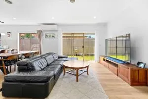 Stunning Bentleigh East 2BR Sun-Filled Home - Heatherton