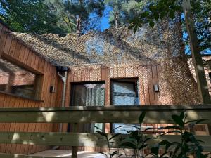 Lodges Sous Les Pins : photos des chambres