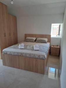 Stara kamena kuca Lustica