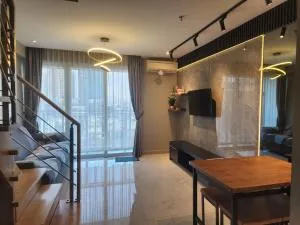 2 BR Apartment Grand Jati Junction Medan view City 12th Floor - Pulauberayan