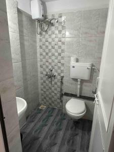 Sunflower Pvt Studio Room in Koregaon Park with AC WiFi Smart TV