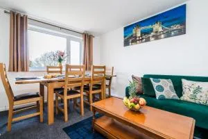 Mayflower House Contractors, Families, Relocators, Free parking - Hemel Hempstead