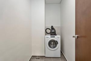 FIRST CLASS 2BR Luxury Urban Escape