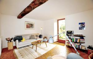 Maisons de vacances 3 Bedroom Beautiful Home In Castelreng : photos des chambres