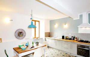 Maisons de vacances 3 Bedroom Beautiful Home In Castelreng : photos des chambres