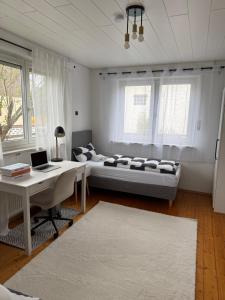 A & A HOMES - 2 BR - Smart TV und BBQ - nähe MIRO - Mercedes Benz und Dachser