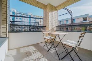 Blueground Prague 7 furnished close to offices PRG-22