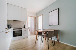 Blueground Prague 7 furnished close to offices PRG-22