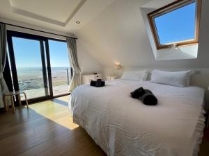 Beachfront Bliss at Laughing Water - Pass the Keys