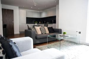 Modern 2 bedroom apartment - city centre - parking