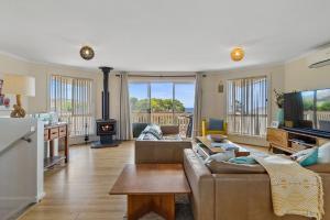 Valley Views - 11 Woodgate Road