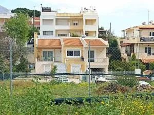Family home in Lagonisi - Áyios Nikólaos