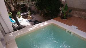 Maisons de vacances Maison de village avec piscine proche de Narbonne : photos des chambres