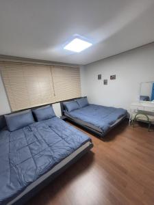 Stylish and Modern New Home #14