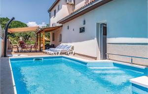 5 Bedroom Lovely Home In Pavicini