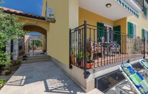 Lovely Apartment In Fondole With Wifi