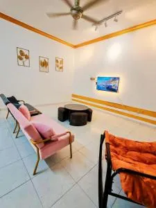 GOLDEN HOUSE ,1min to aeon, 7min to zoo,8min to lake gardens - Kamunting