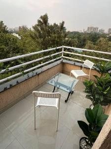 Spring Studio Apartment Opp Passport Office with AC Balcony WiFi Kitchenette