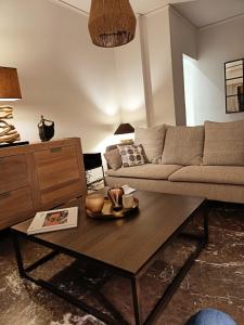 Elegant Renovated 3-bedroom appartment in Maroussi
