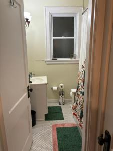 Charming 1 BR Apt 6 miles from Downtown!