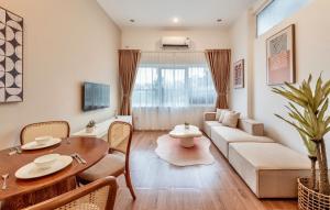 ANNAM Panorama Lakeview - Garden & Balcony - WestLake