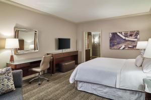Traditional King Room room in The Westin Chicago River North