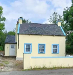 O'Sullivan's Cottage - Ballylinch Bridge