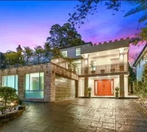 Urban Escape - Penthouse Suite in leafy North Shore - Pymble