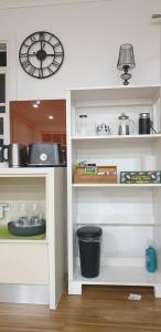 Urban Escape - Penthouse Suite in leafy North Shore