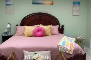 King Flamingo Guest Suite - Orangetree