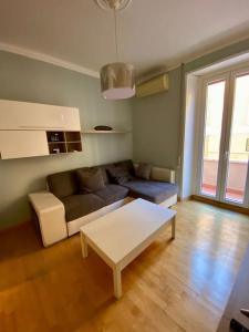 Lovely Apartment near metro A Re di Roma