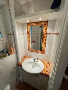 Charming and bright flat in a very convenient area