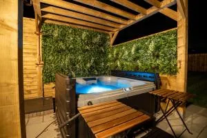 Cottage with Hot Tub near Knockhill - Saline