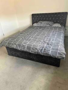 Tasteful furnished modern 3 bedroom detached home
