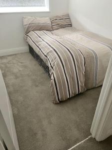 Tasteful furnished modern 3 bedroom detached home