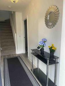Tasteful furnished modern 3 bedroom detached home