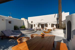 Villa Finika Santorini