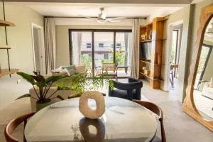 Designer Garden Apartment - Fond Cani