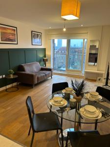 Newly renovated & modern 2-BR close to Canary Wharf