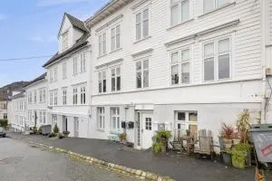 New Sandviken Apartment with Stunning view - Sørebø