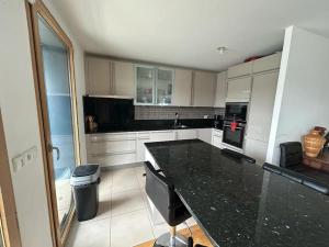 Spacious flat ideal for working or events